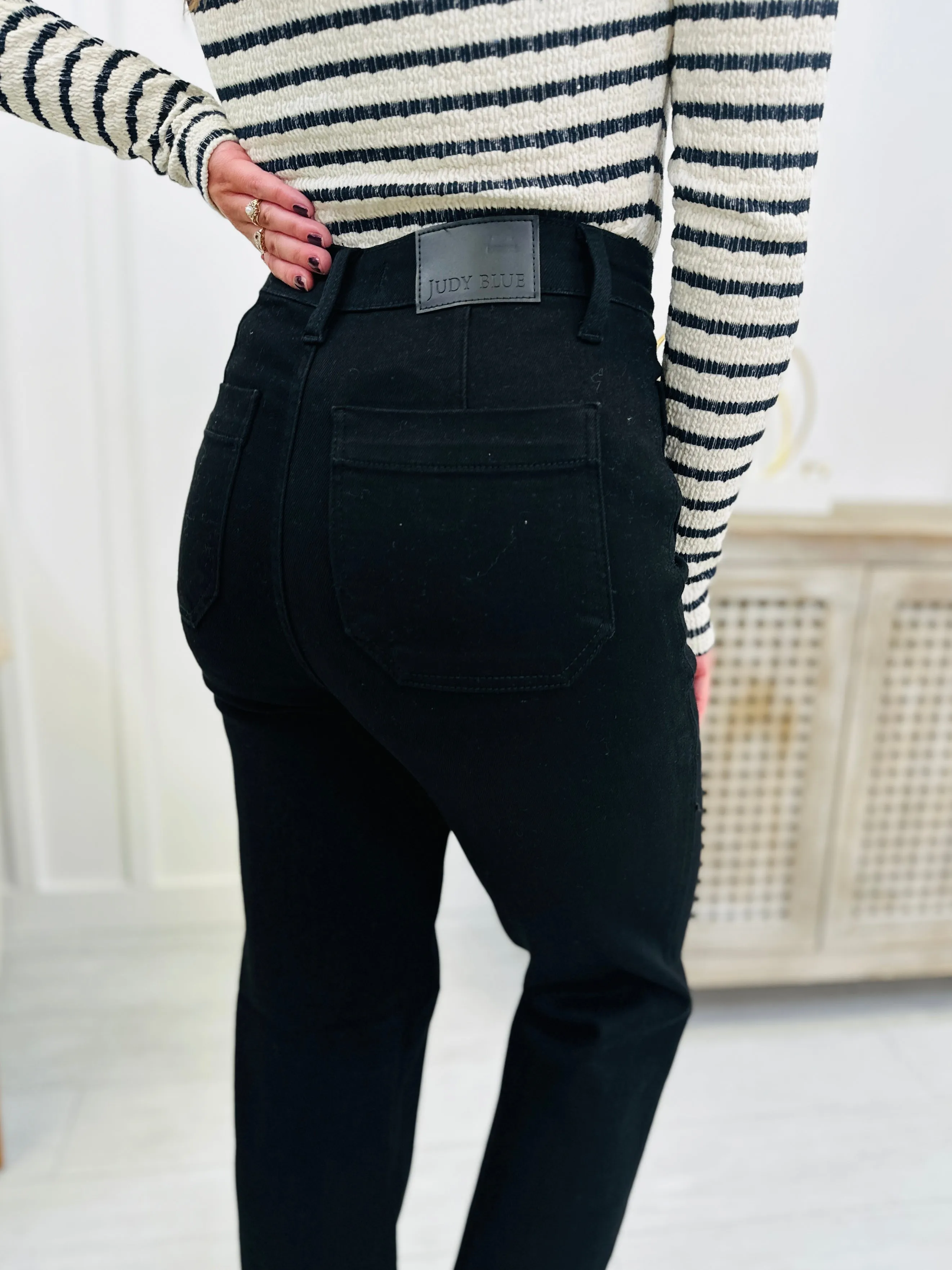 Judy Blue Simply The Best Straight Leg Jeans in Reg/Curvy