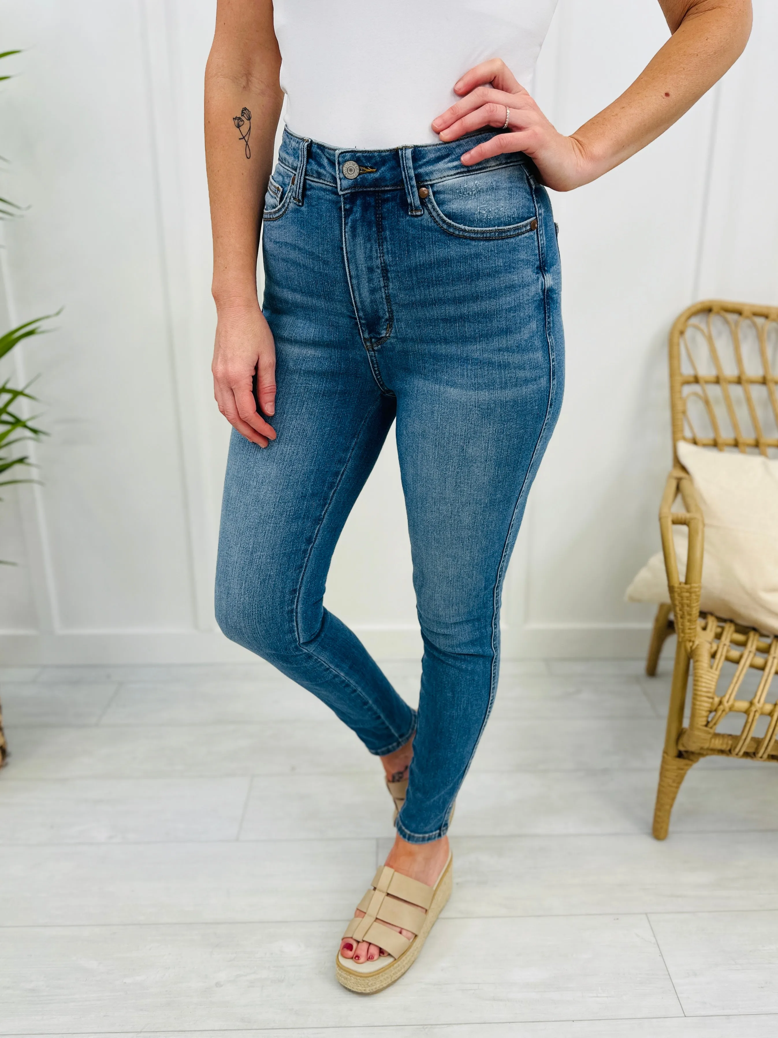 Judy Blue Triple Threat Tummy Control and Butt Lifting Skinny Jeans in REG/CURVY