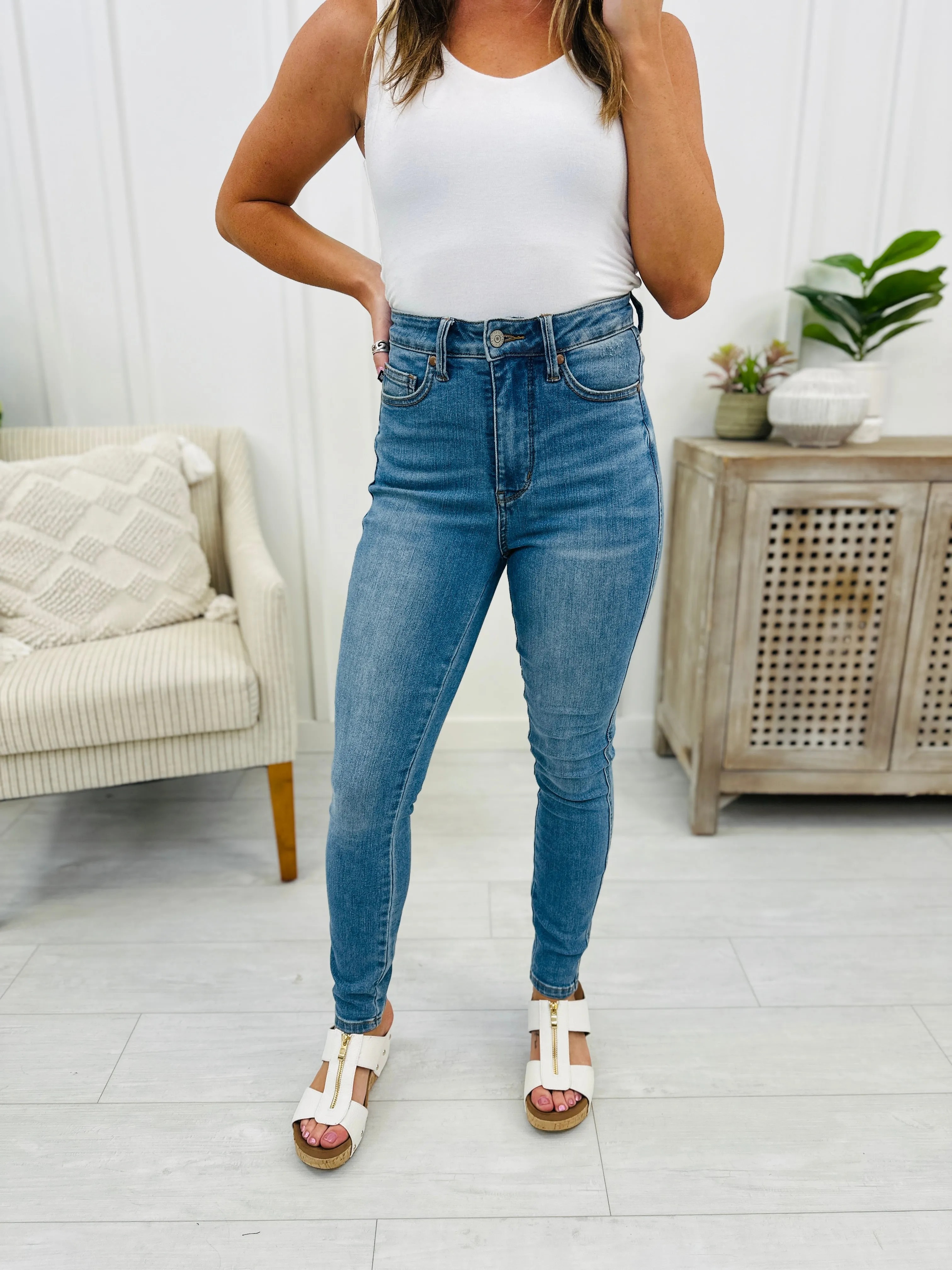 Judy Blue Triple Threat Tummy Control and Butt Lifting Skinny Jeans in REG/CURVY